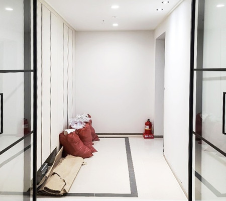 송도 호반베르디움 더퍼스트: 세련미의 상징, 블랙 슬림중문 인테리어 성공 사례